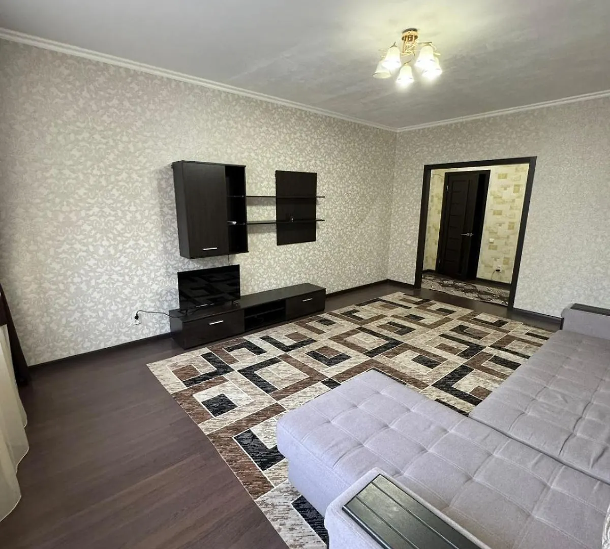 Просторная Квартира В Жк Науаи Около Трц Мега Almaty Apartment